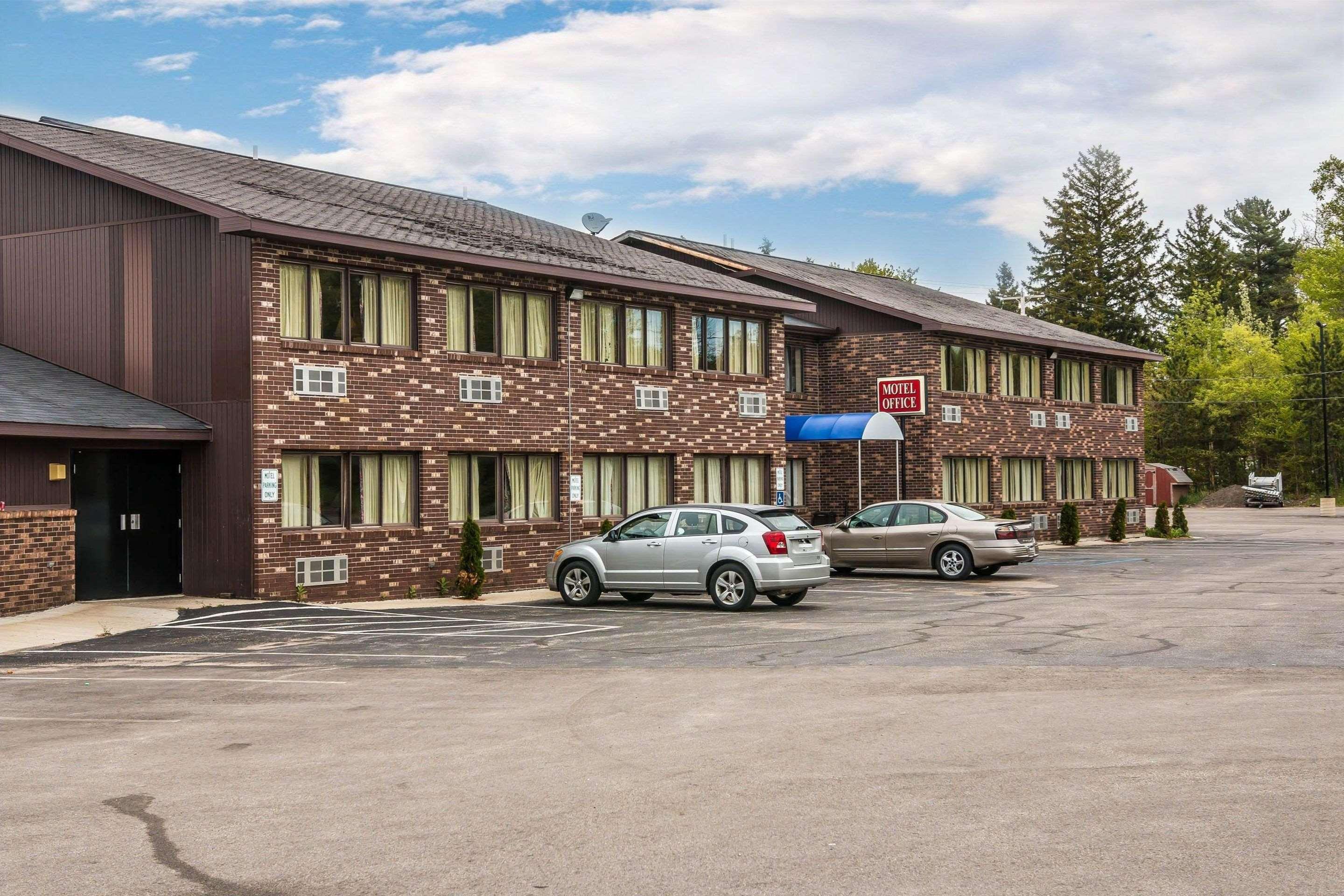 Rodeway Inn Muskegon Heights Exterior photo