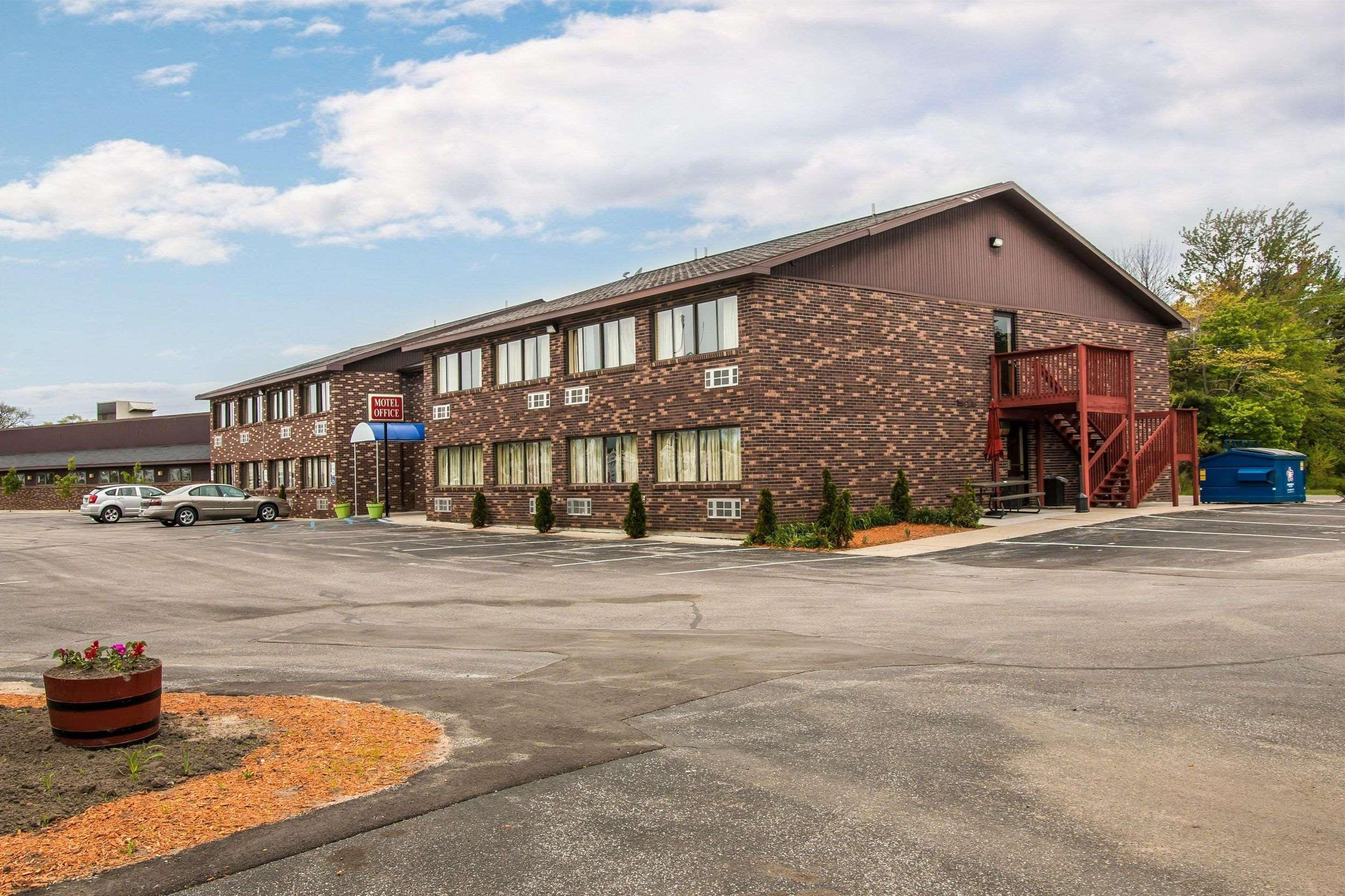 Rodeway Inn Muskegon Heights Exterior photo